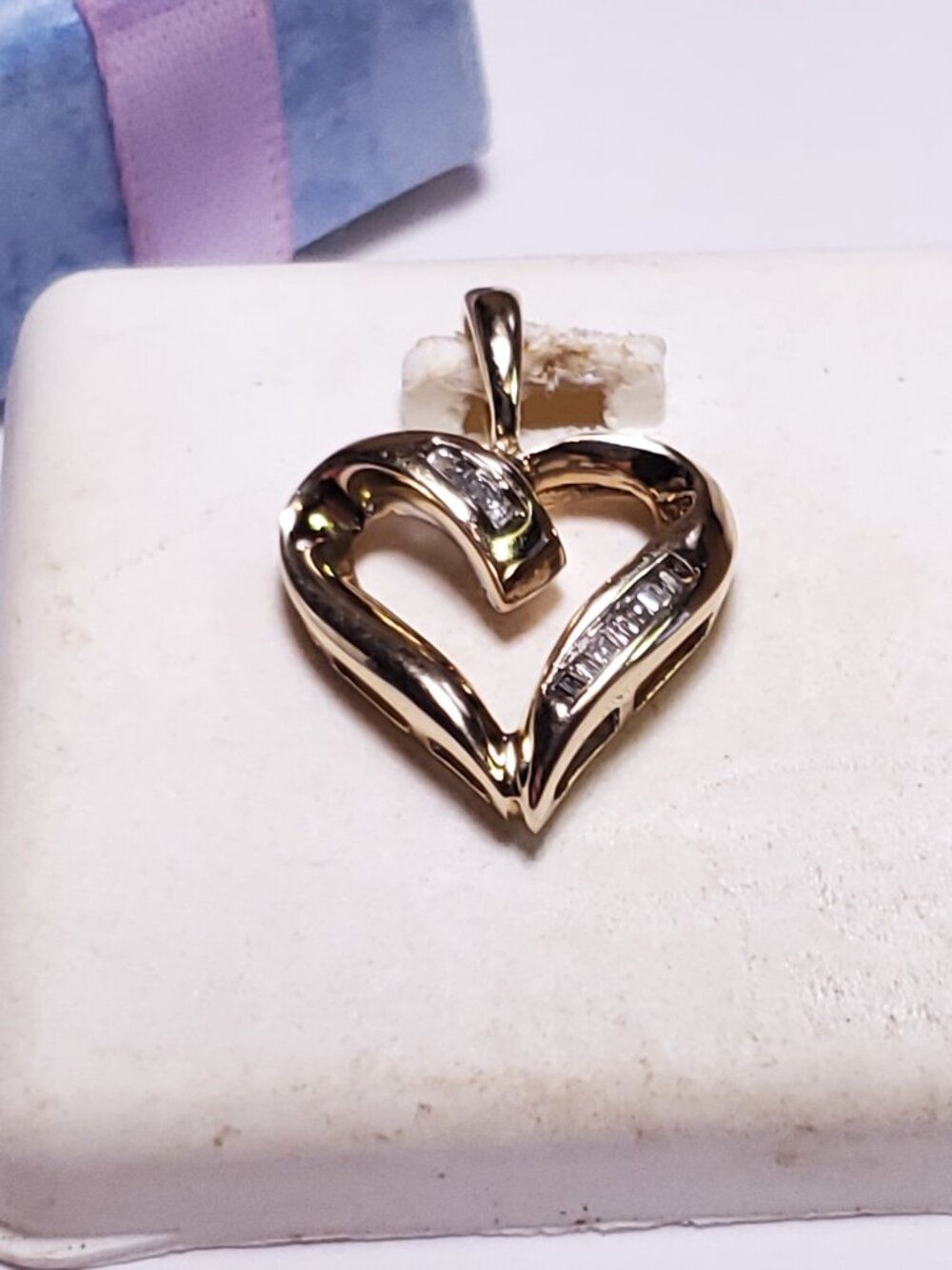 Estate .15ctw Natural Baguette Diamond Open Heart 10Kt Yellow/Gold Pendant#24671